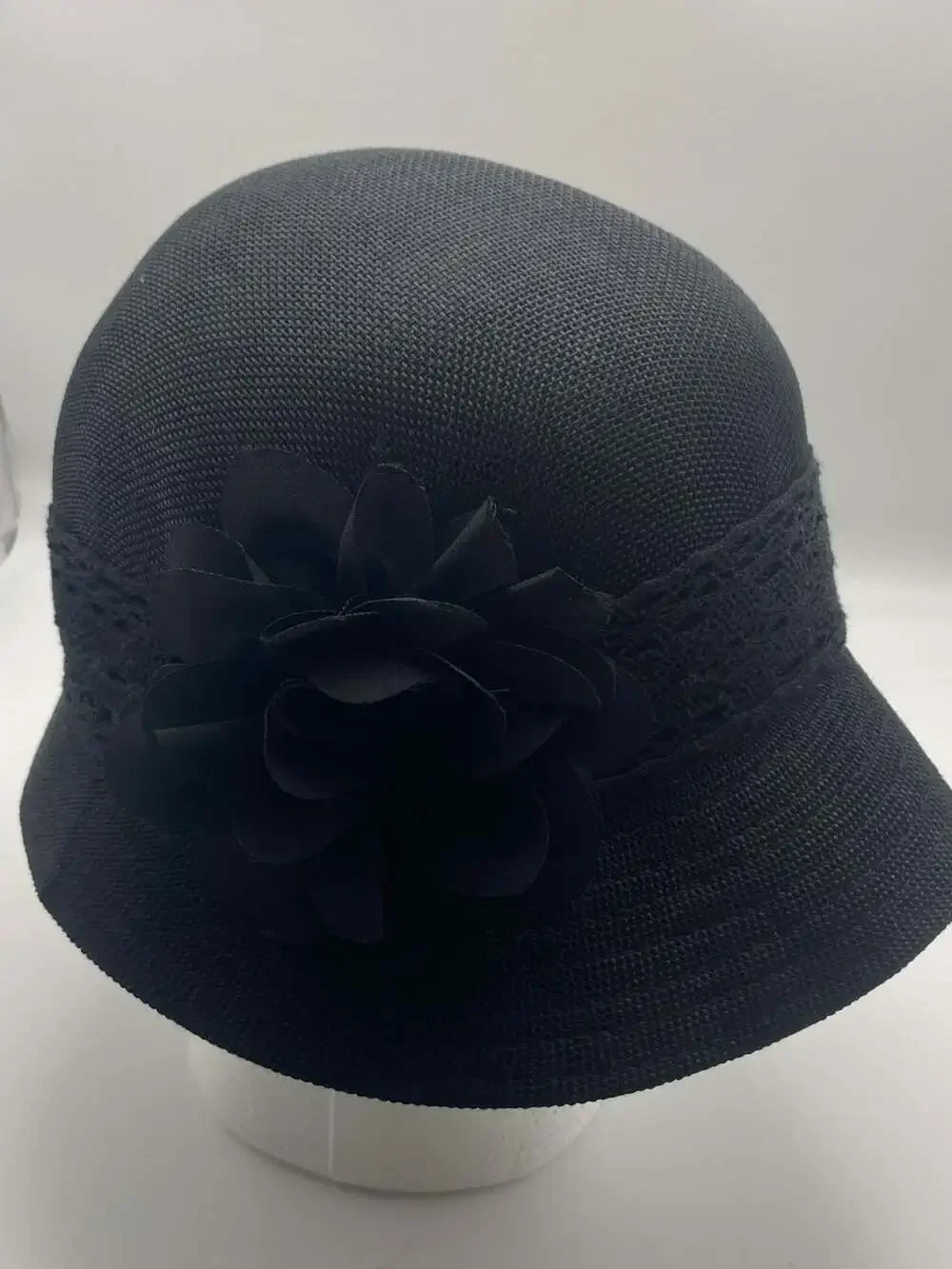 Epoch Women's Gatsby Linen Cloche Hat with Lace Band and Flower - Black